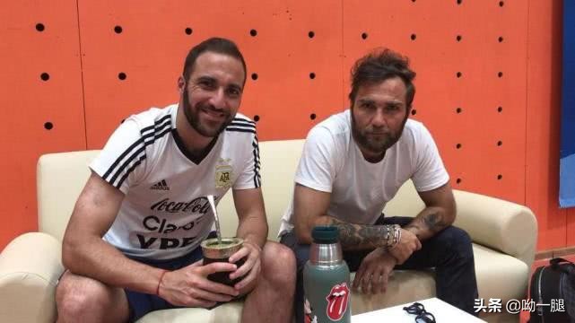 伊瓜因不为人知的十个小秘密：头像被那不勒斯球迷印在卫生纸上