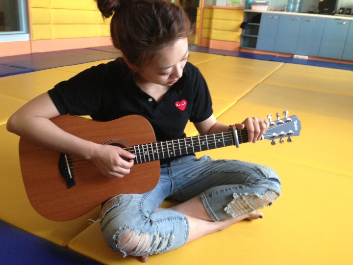 一个没钱的吉他爱好者聊聊他弹过的十几把吉他