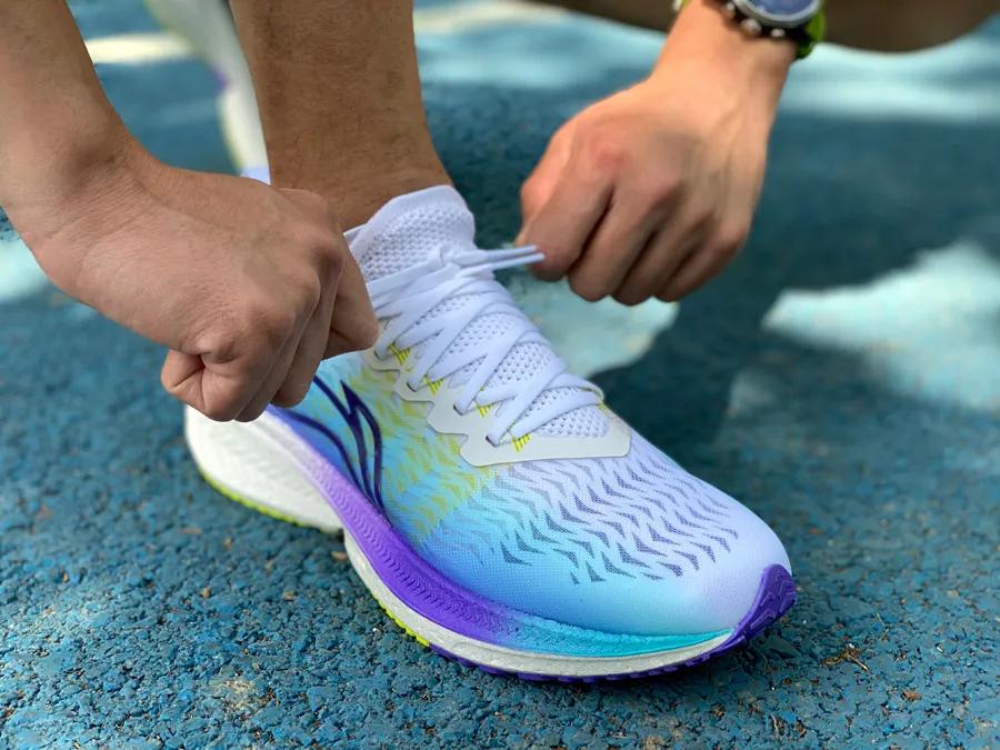 飞电discovery多巴胺为什么贵,李宁飞电discovery跑鞋