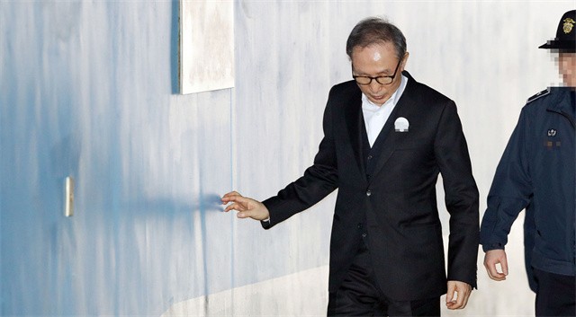 韩国前总统李明博出狱,韩国前总统李明博被判17年