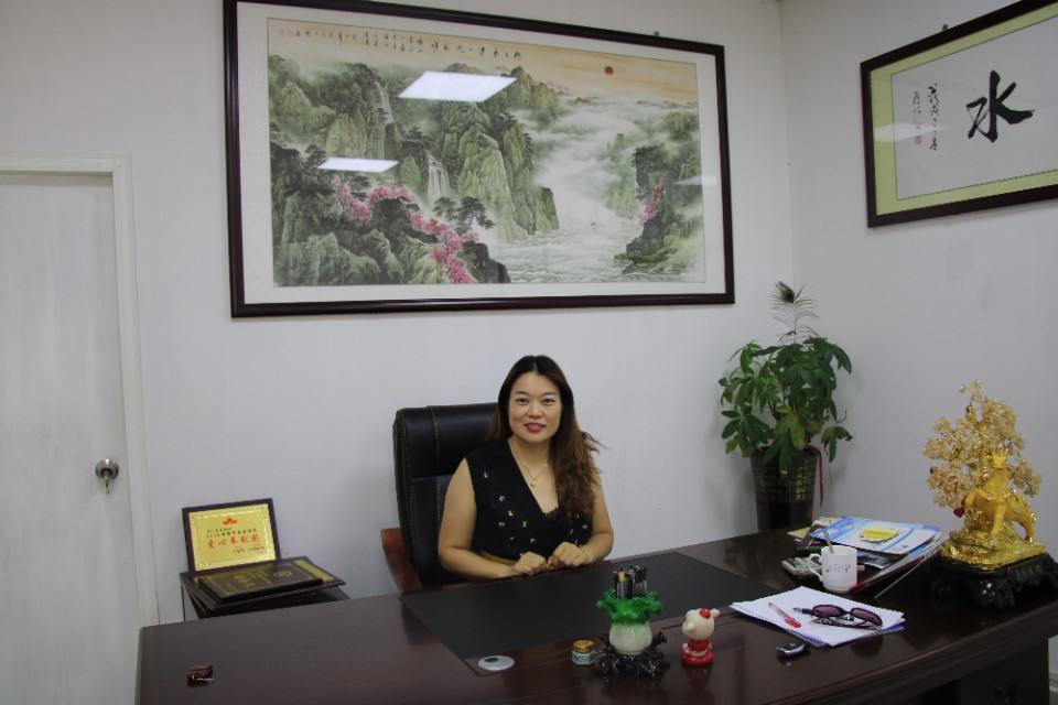 秀外慧中霞之大者东莞市鑫彪实业投资有限公司总经理程秀霞