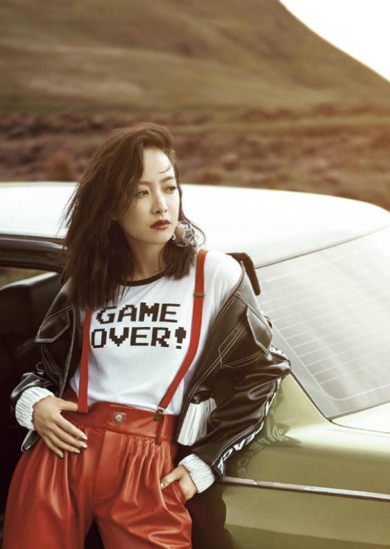 顶风作浪？香港知名艺人不避讳继续晒耐克鞋，惹网友嘲讽：真会玩