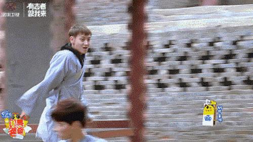 黄子韬是个搞笑的人吗,黄子韬是时代少年团的队员吗