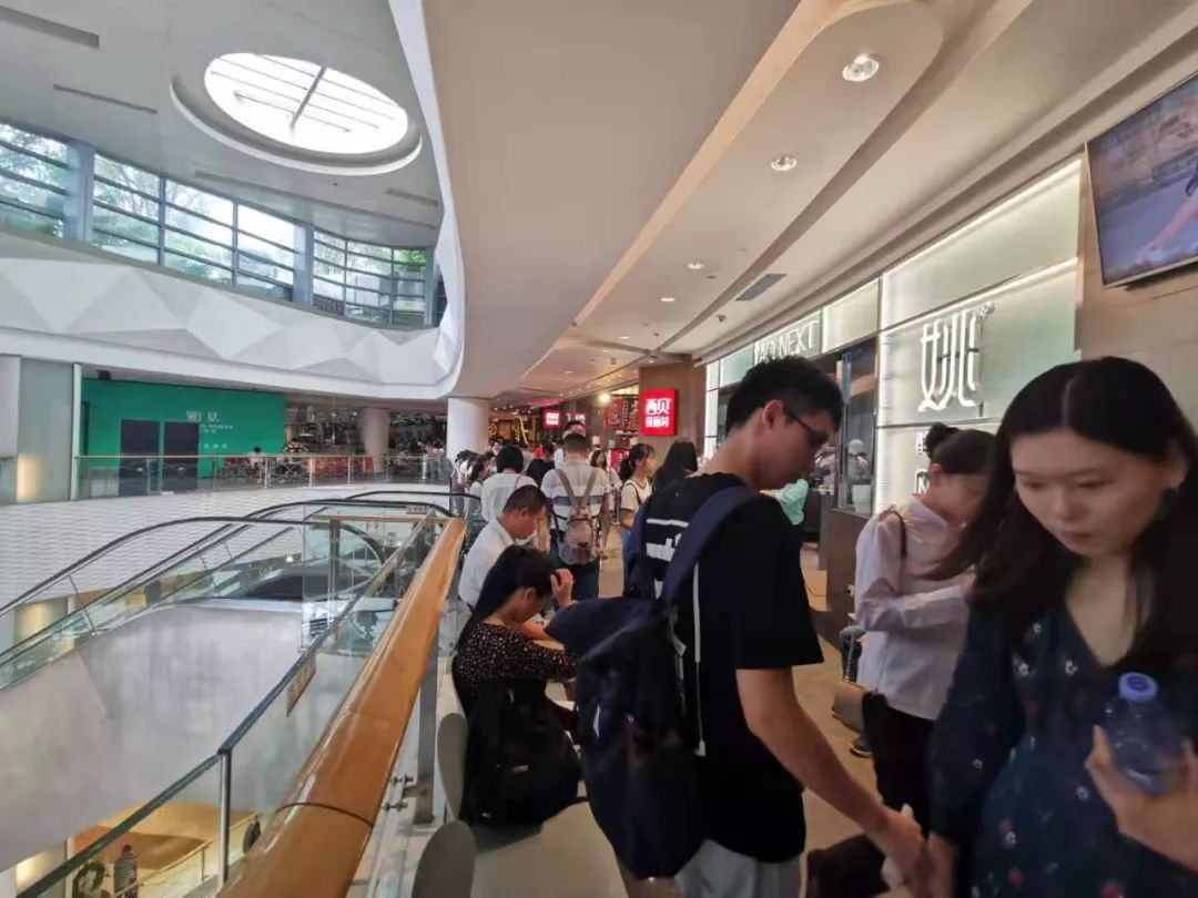 年销售额32亿！一个体育老师打造的商场，在深圳竟火了11年