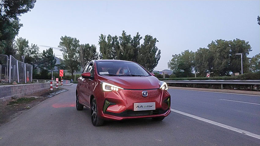 试驾长安新能源奔奔E-Star：高配仅售6.48万可满足市内通勤需求