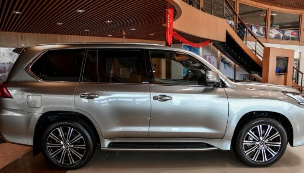 lx570不输揽胜,雷克萨斯lx5702023款内部空间