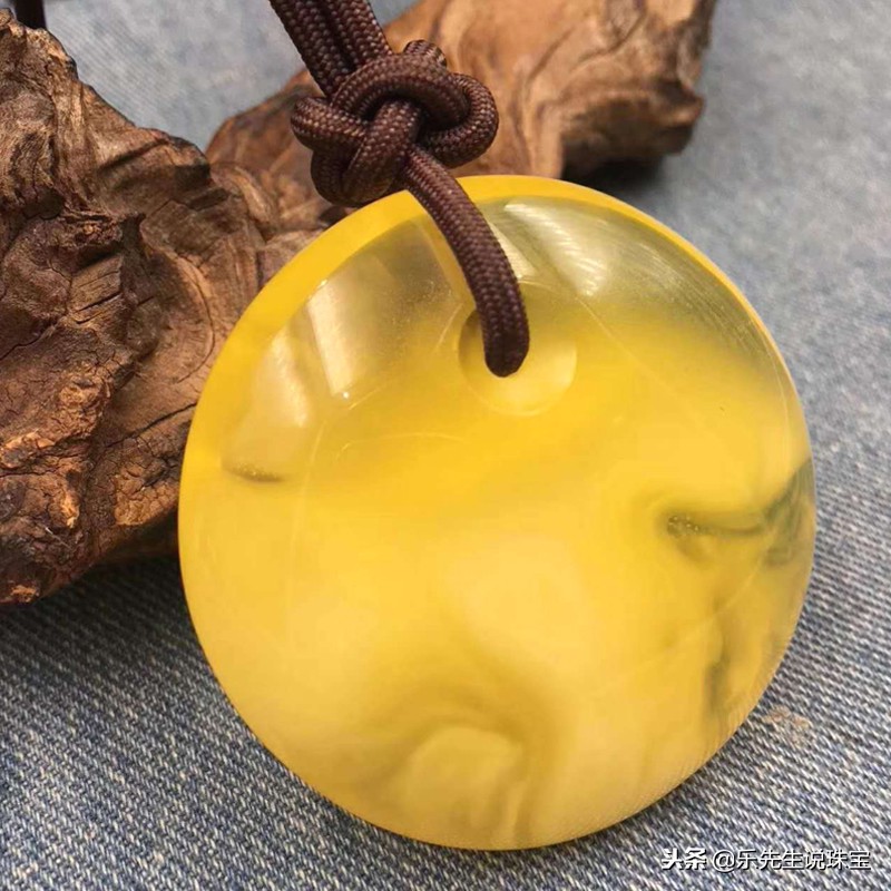 如何鉴别真假蜜蜡这方法简单有效,蜜蜡打紫光灯一定能鉴别真假吗