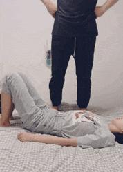 搞笑gif永远不要相信任何人,朋友圈gif背景搞笑