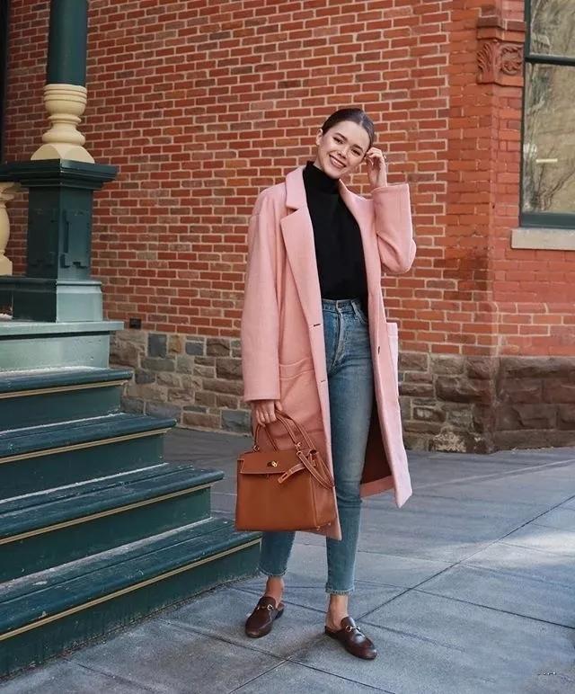 皮肤黑黄的女生穿什么颜色好看,颜值高的女人发色