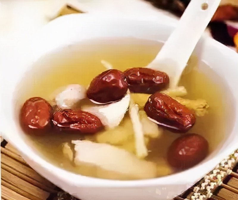 气血不足喝什么汤调理最好,这5款药膳健脾又养颜