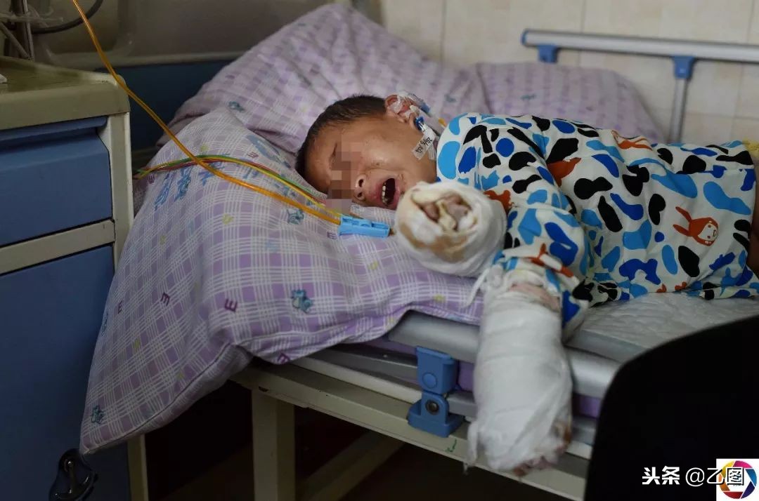 母亲暴打孩子犯法不,妈妈暴打孩子被警方逮捕