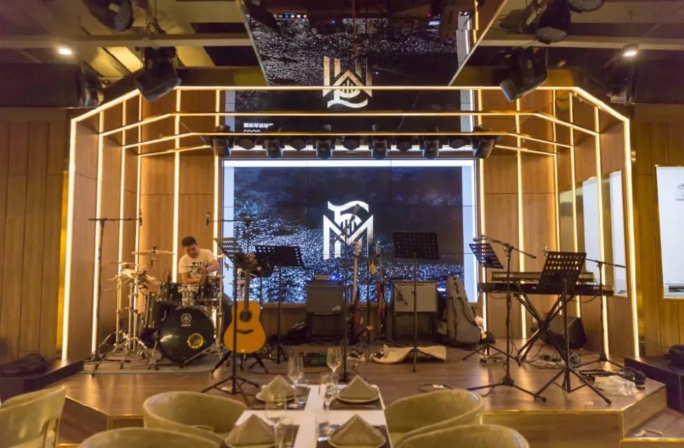 上海仅118元抢313元FIM西餐音乐酒吧3人餐~扒烤新西兰羊排+...