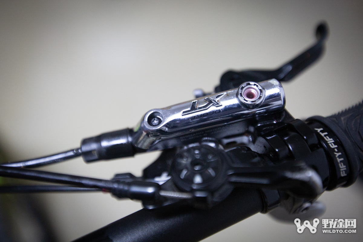 电动车刹车碟刹怎么换油,提升刹车性能省钱的方法