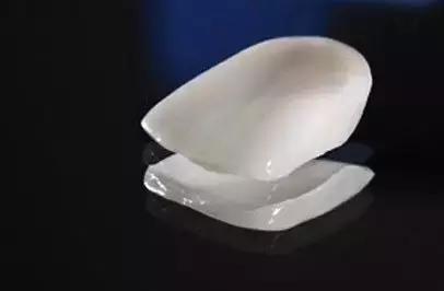 Helen齿科中心——全瓷贴面高科技“美容每一颗牙齿”