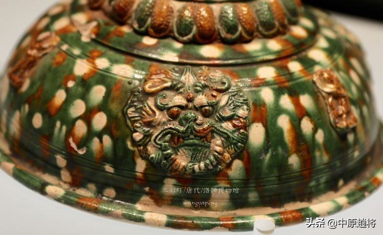 洛阳博物馆专门为二十多件珍宝成立了一个展馆