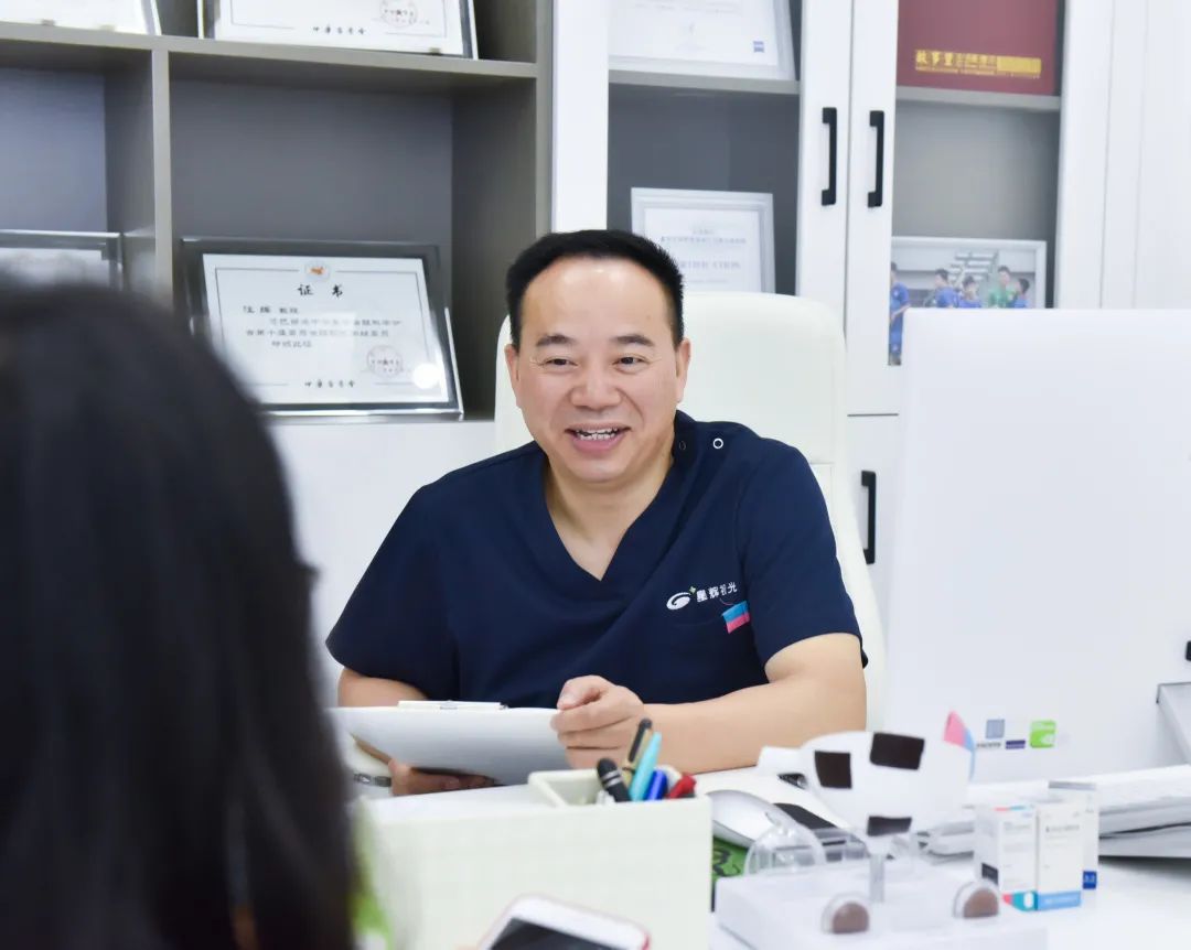 人民日报5个动作预防近视,做近视手术什么是全飞秒