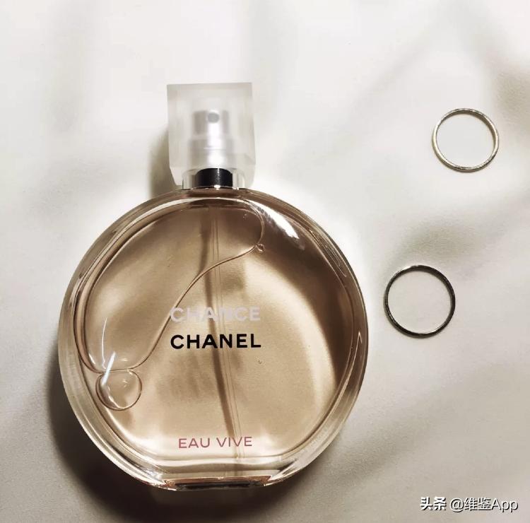 闻了让人上瘾的香水 (女生闻了上瘾的橘味香水)