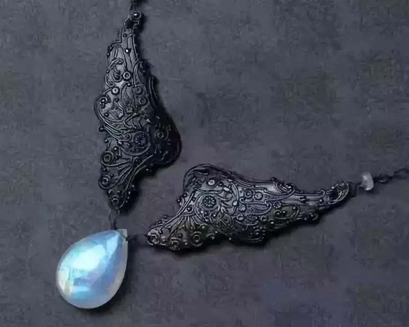 青光淡淡如秋月是什么意思,月光石星月