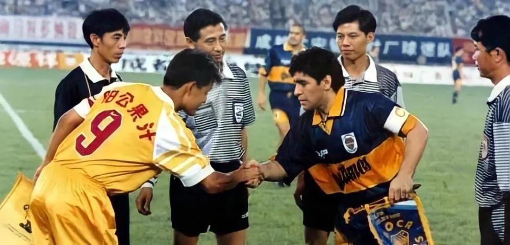 1987年，*小平邓**邀马拉多纳来中国遭拒，马拉多纳：不给3亿，不去