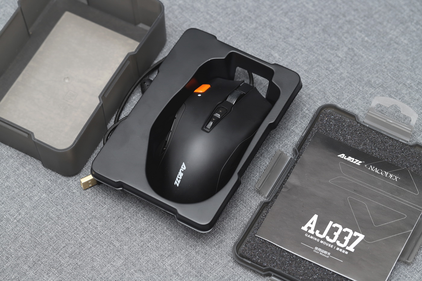 硬核工艺65g不打孔轻量化游戏鼠标,测评吃鸡单手键盘鼠标推荐