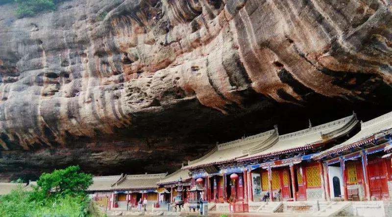 甘肃藏了一座“小江南”，平均气温20度，还有不输敦煌的石窟