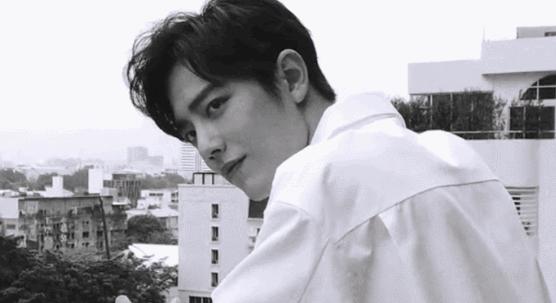 回眸一笑百媚生人生难得几回眸,回眸一笑百媚生古装美女回眸瞬间