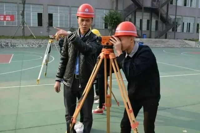 中国五冶技工学校崇州校区军训,成都市中国五冶技工学校崇州校区