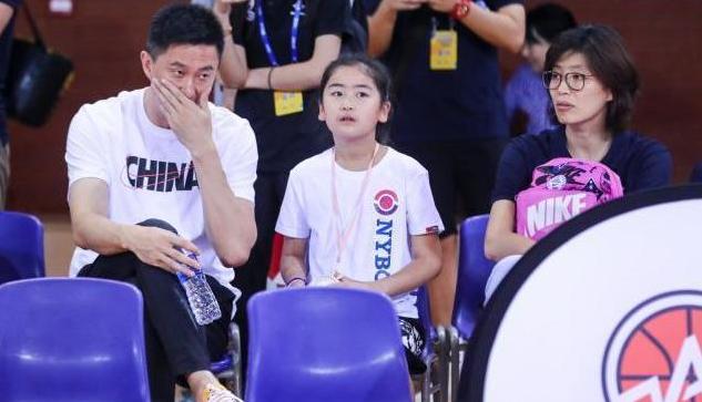 姚明叶莉一家人,姚明身高多少和他的妻子