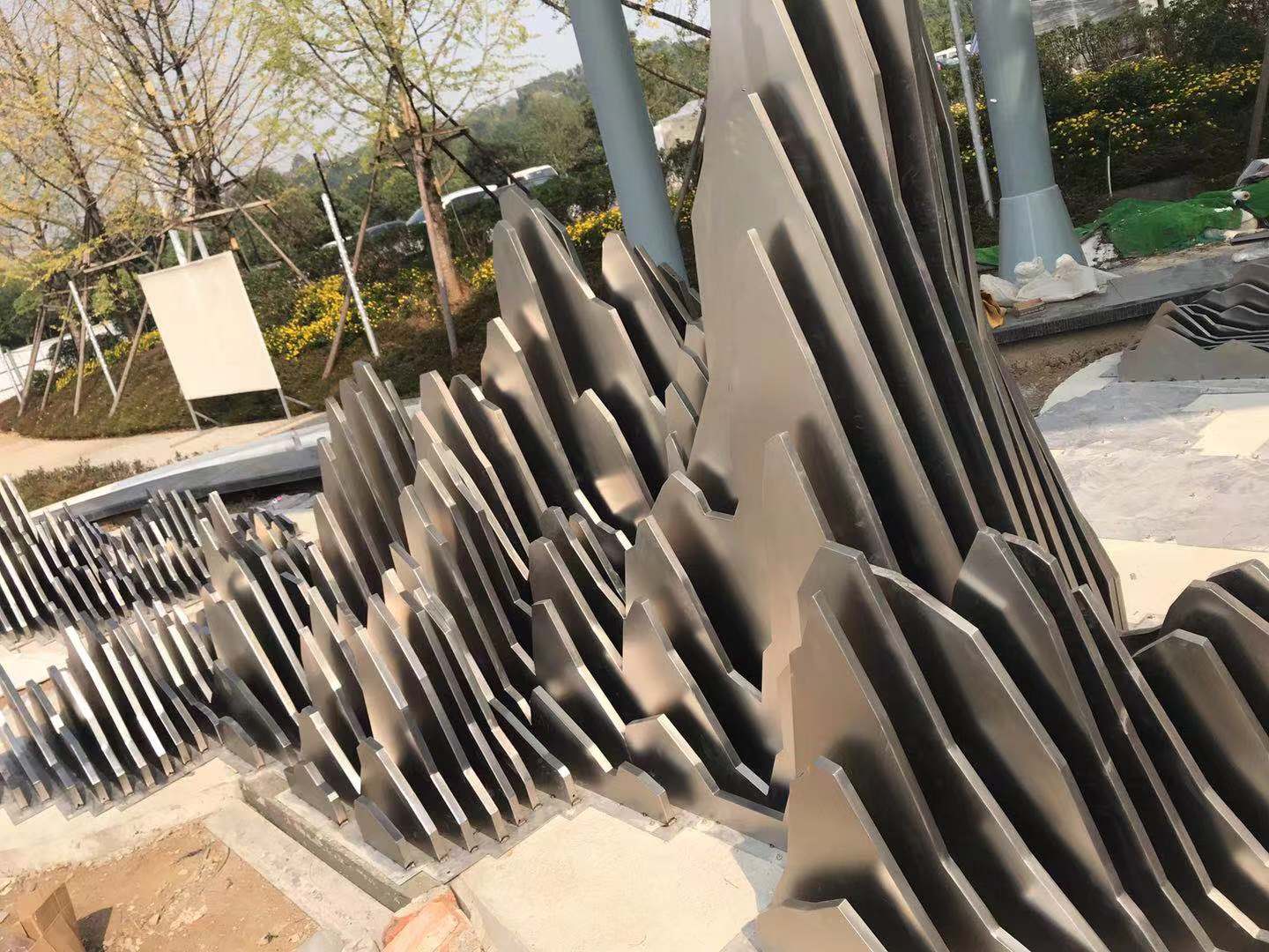 江苏不锈钢大型景观雕塑定做,衢州不锈钢假山雕塑