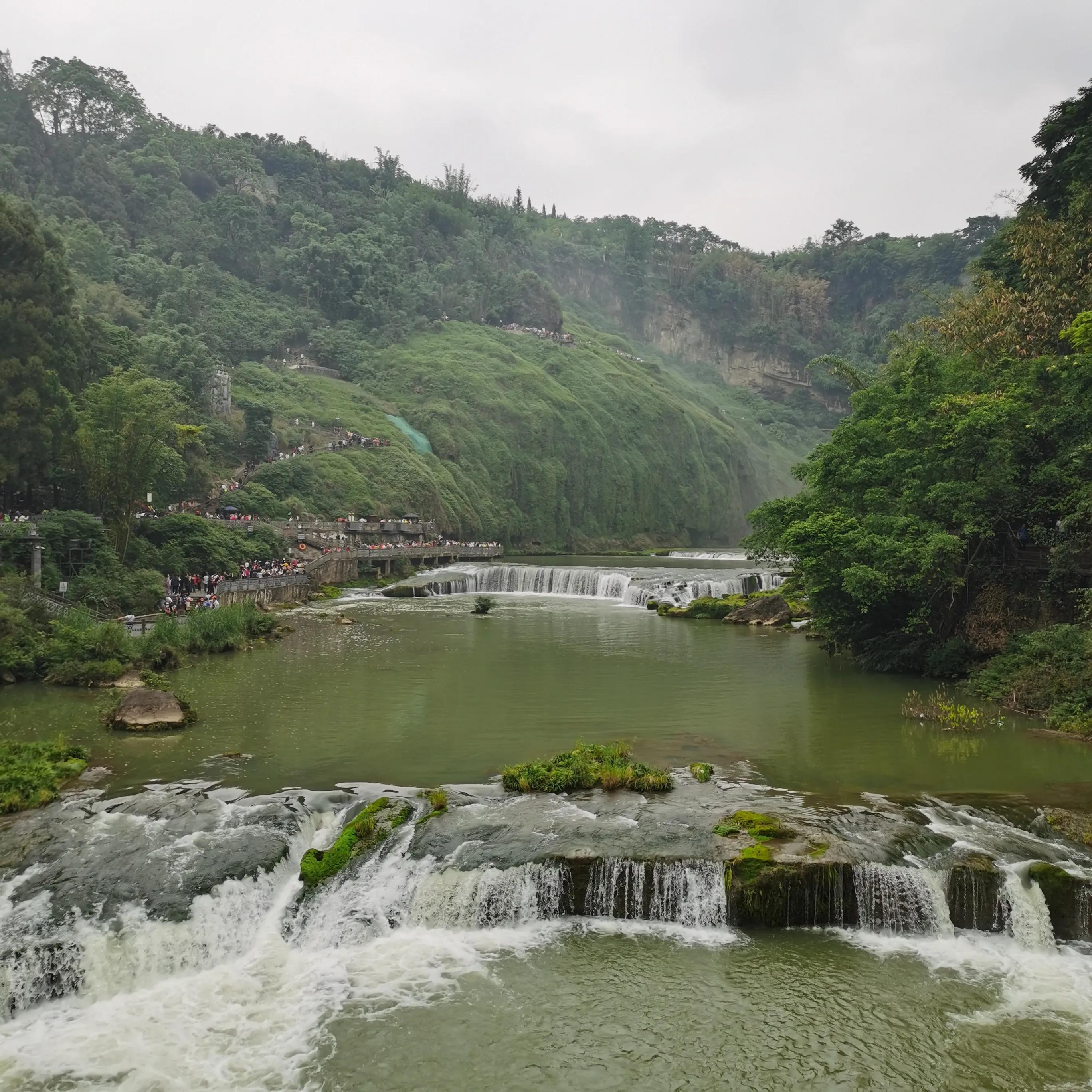 向南方和向北方,登上山顶看美景贵州黄果树瀑布