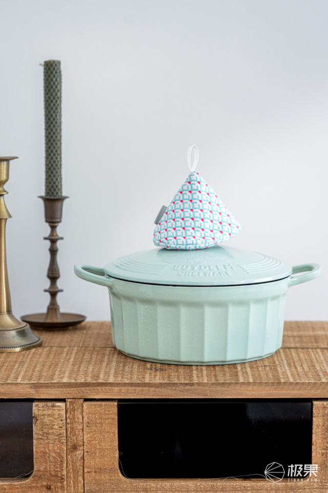 不带涂层的铸铁珐琅锅怎样开锅,高颜值的珐琅铸铁锅