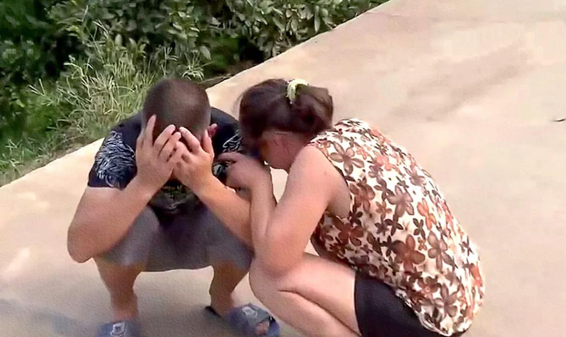 亲情：儿子吃百家饭，呼唤母亲想要一个家，可母亲却视而不见