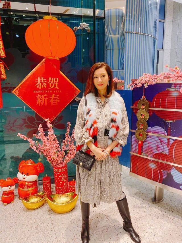 李嘉欣紧身裤搭配,李嘉欣胖时