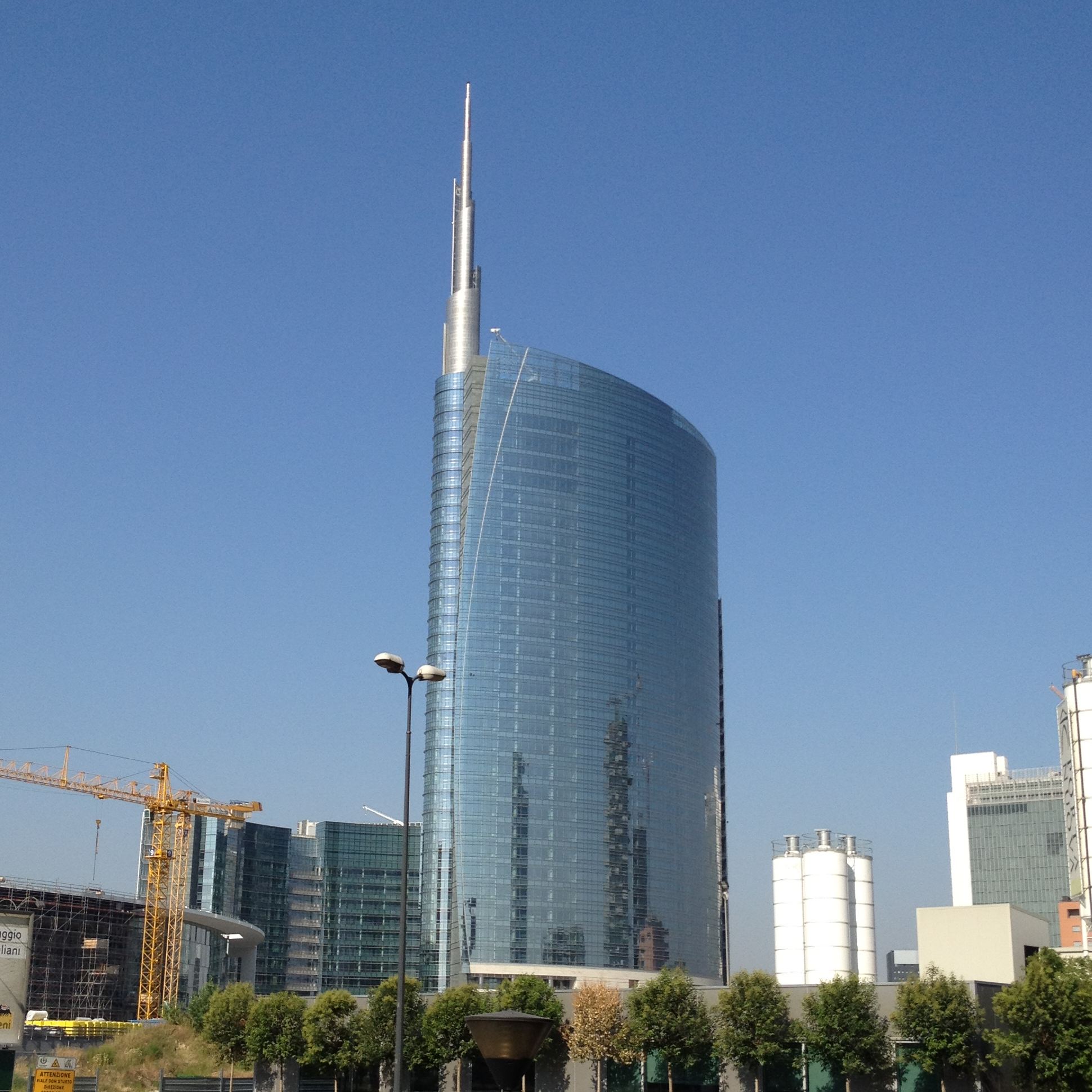 以银行总部看全球GDP前十强——中美摩天楼引领，德意高度均超200