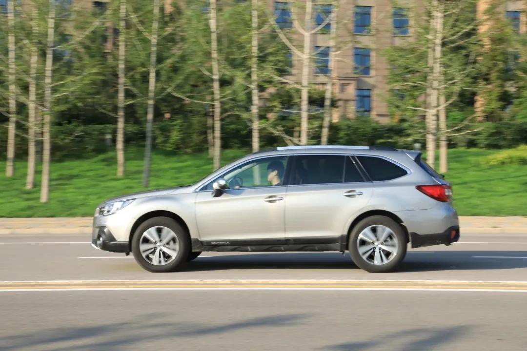 试驾斯巴鲁傲虎探越版,踢车帮最新款斯巴鲁傲虎试驾视频