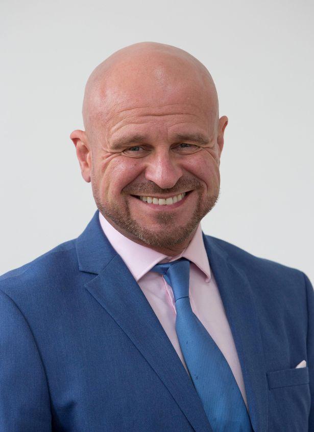 英15岁男孩每天只吃香肠和水，四处寻医无果，终被催眠大师治愈