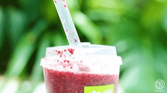 一*爆口**浆的咩咩包来了，今天也是努力营业的奈雪咩！