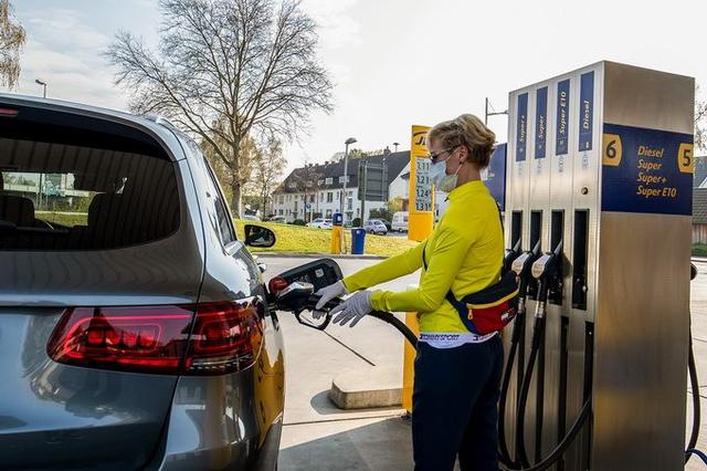 油价暴跌原因视频,油价暴跌最近
