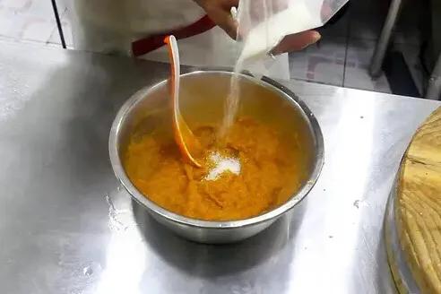 做南瓜饼能不能不加糯米粉加面粉,做南瓜饼时加糯米粉太软了