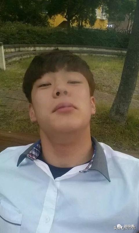 持刀抢劫学生,学生持刀抢劫男生寝室案