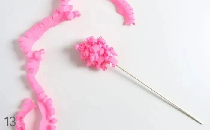 用手工纸做出来的花型装饰,软皱纹纸手工花