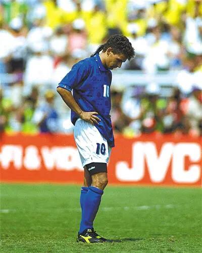 足坛十大进球数巨星排名,超出你的想象足坛中的天才般进球