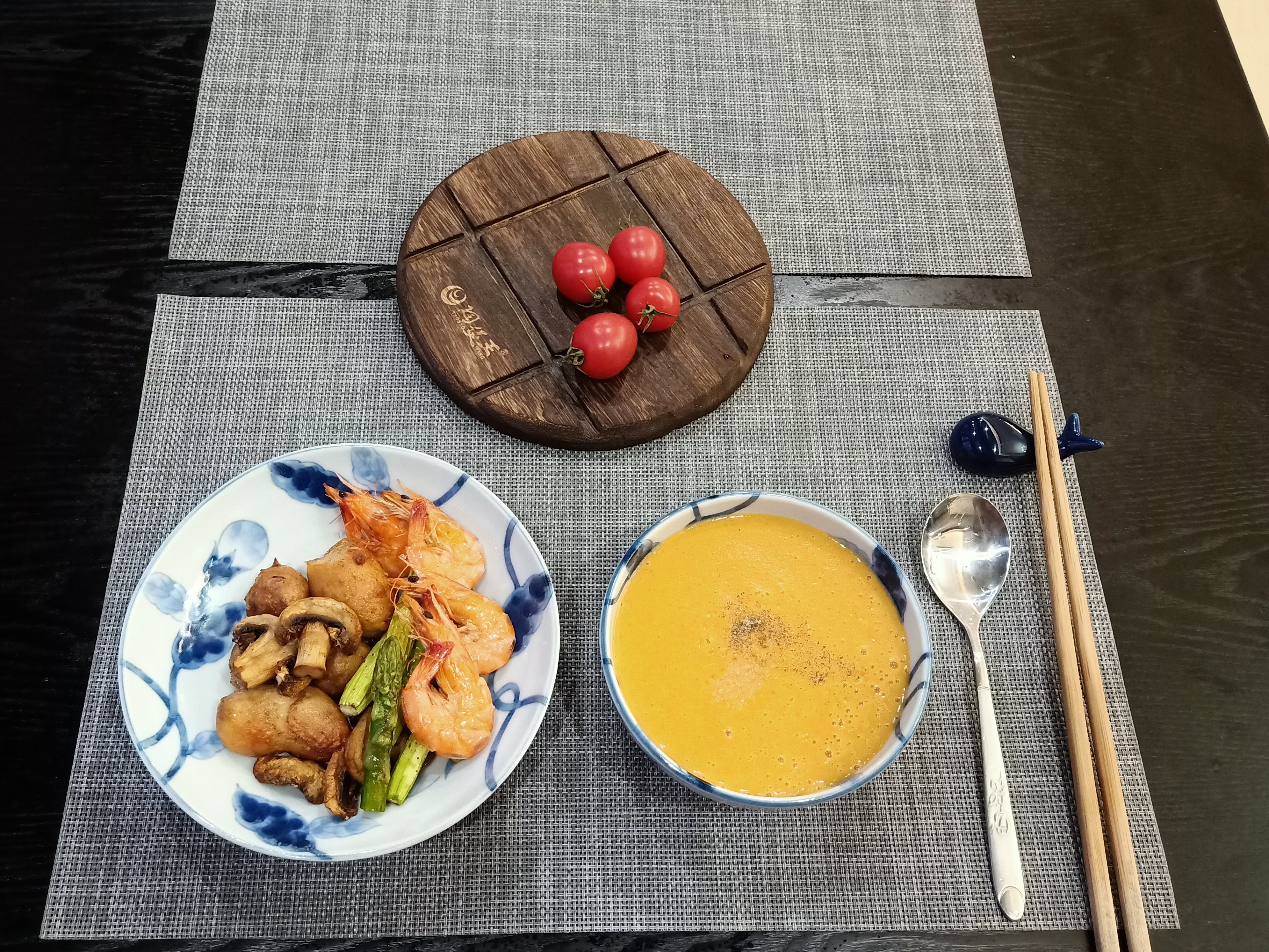 1个人吃饭真妙,不炒不煮不用锅,网友:减肥又营养,难怪身材好