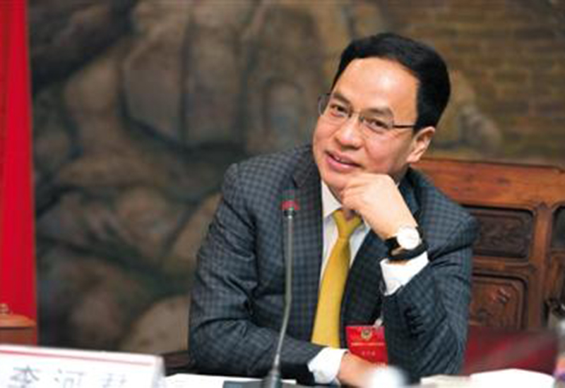 刚当首富三个月，千亿王国就崩了，最惨中国首富真是个大忽悠？