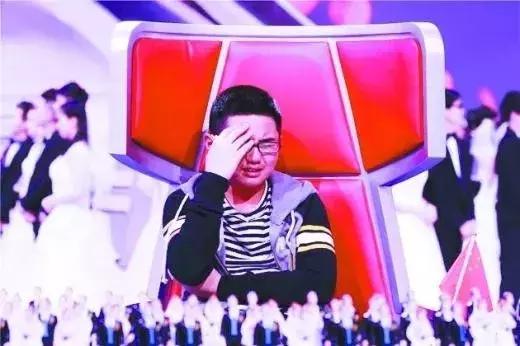 孙杨接力夺冠后接受采访,孙杨夺冠被媒体围堵采访