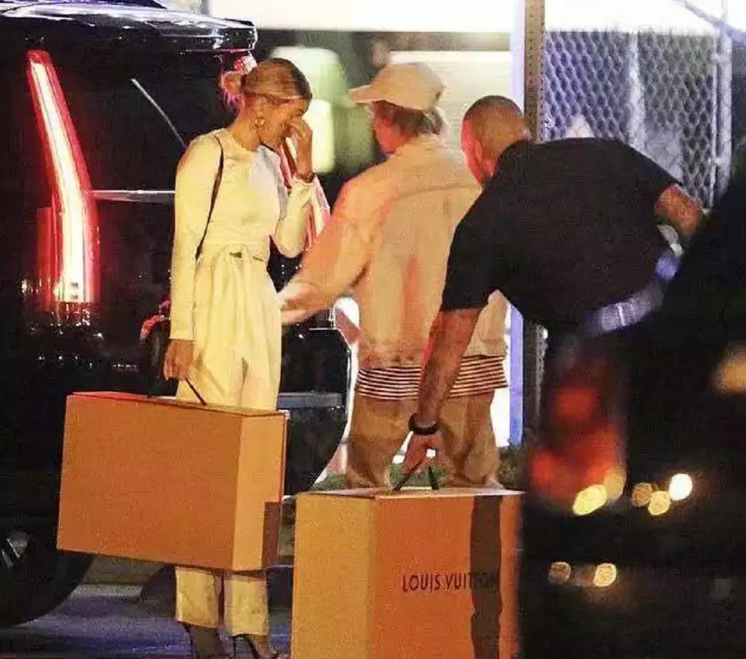 明星们买这个包时，都是“批发”的吗？