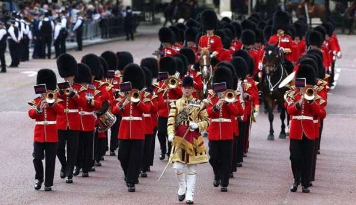 为什么欧洲王室有国王还有皇帝,英国国王和法国皇帝谁地位高