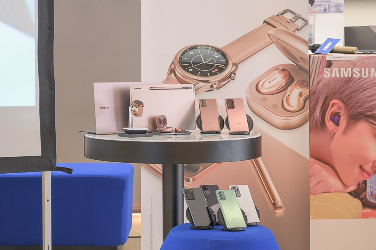 三星note20ultraspen演示,三星galaxys20与note20