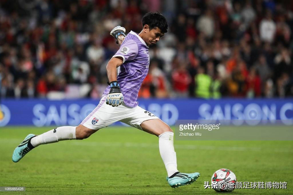 梅西中国行穿的什么足球鞋,盘点梅西穿过的足球鞋