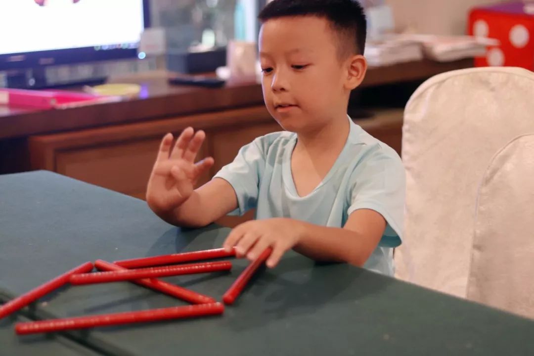 番薯汉桥夏令营进行时|书法剪纸绘画设计篮球和吃西瓜比赛